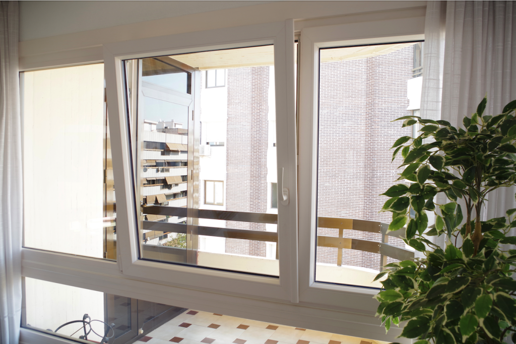 Tilt and turn window type